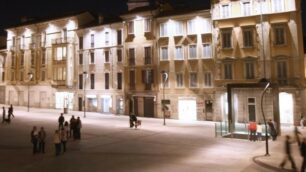 Monza: aggrediscono i poliziotti in piazza Trento e Trieste, due arresti e una denuncia
