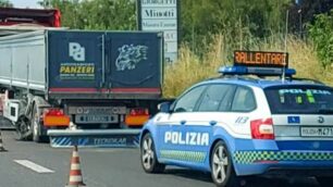 Scoppio pneumatico autoarticolato ss36 Giussano. Rallentamenti in direzione Lecco.