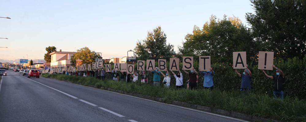 -La protesta dei comitati delle scorse settimane contro Asfalti Brianza