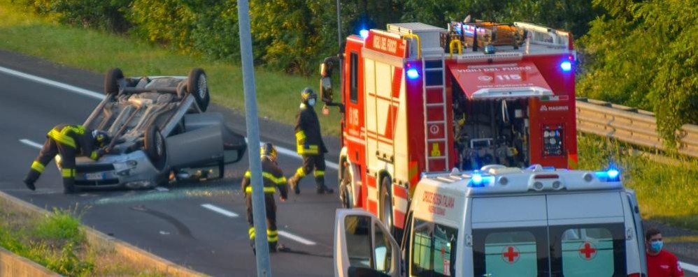 Incidente Milano Meda Meda Barlassina ribaltamento