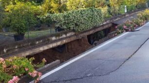 Bernareggio cedimento strada via Dante nel 2016 (foto Galbiati)