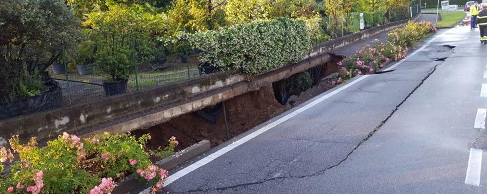 Bernareggio cedimento strada via Dante nel 2016 (foto Galbiati)