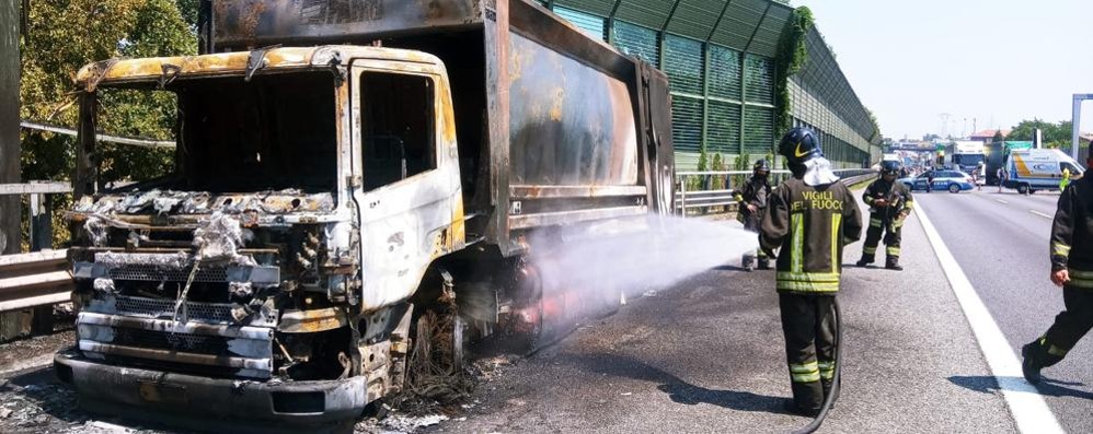 Il camion andato in fiamme