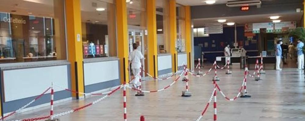 Il percorso per entrare all’ospedale di Desio