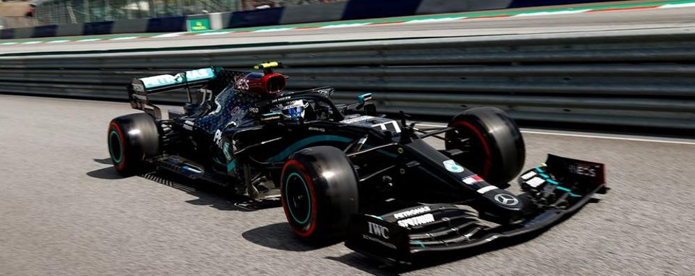 La Mercedes di Bottas, giunto terzo dietro a Max Verstappen