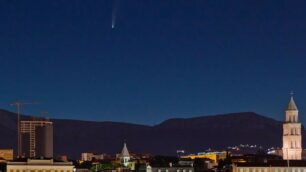 La cometa sopra Spalato, in Croazia, fotografata da Ballota