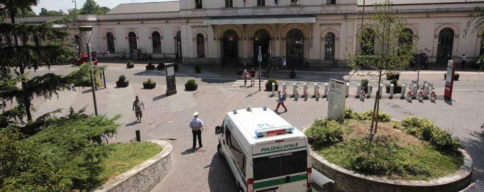 Monza Polizia locale stazione Fs