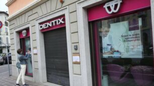 Monza, Dentix chiede il concordato preventivo. In Brianza decine di clienti ancora con un palmo di naso