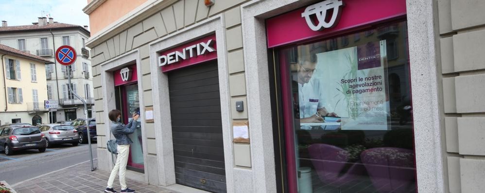 Monza, Dentix chiede il concordato preventivo. In Brianza decine di clienti ancora con un palmo di naso