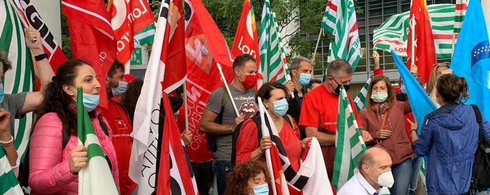 Un momento del presidio dei lavoratori somministrati della sanità