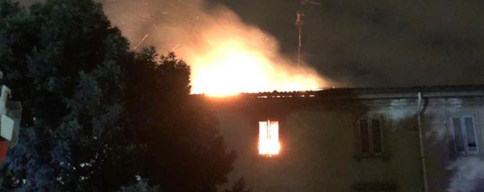 L’incendio alla ex casa delle aste di Monza