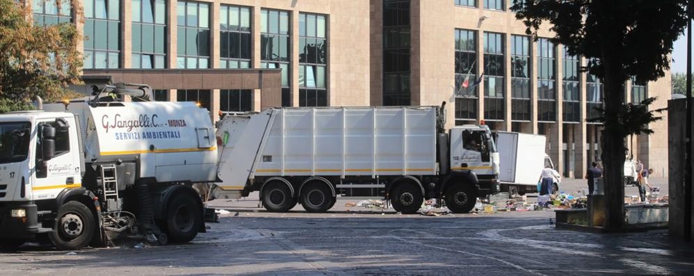 Monza Raccolta rifiuti ditta Sangalli