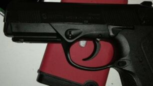 Muggiò arresto sequestro di persona: ritrovata anche una pistola legalmente detenuta e due repliche