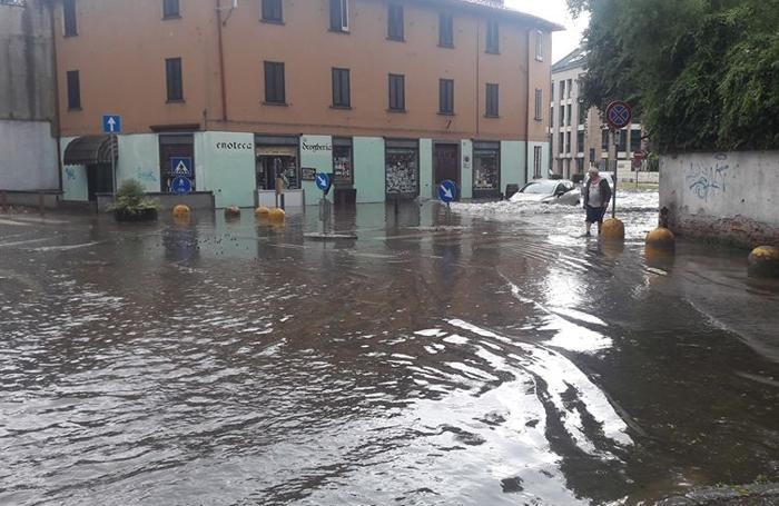 Il centro di Arcore allagato