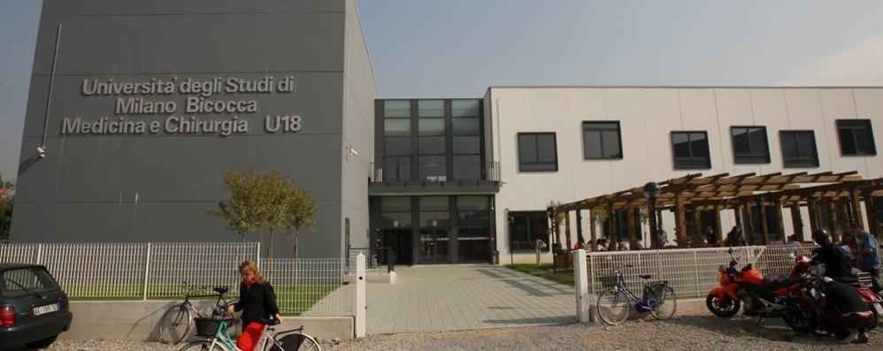 L’ingresso della facoltà di medicina e chirurgia a Monza