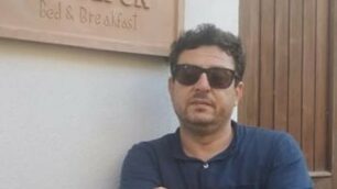 Barion davanti al suo Bed & Breakfast