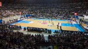 il paladesio ospita le partite di Basket della squadra di Cantù