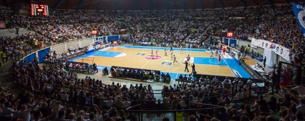 il paladesio ospita le partite di Basket della squadra di Cantù