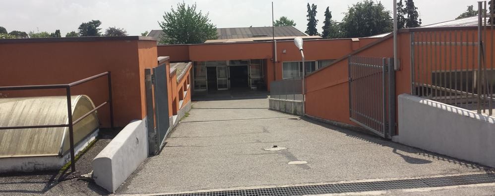 L'ingresso della scuola media don Milani di Lesmo
