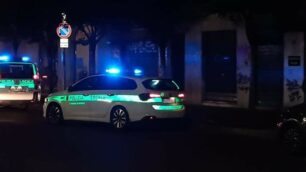 Agenti della Polizia locale in azione a Monza nella notte tra sabato 26 e domenica 27 settembre