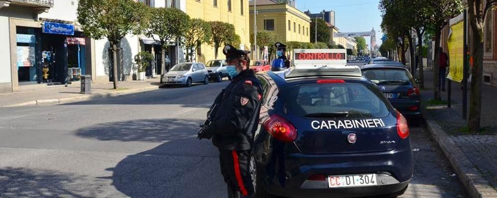 Un posto di blocco dei carabinieri di Monza