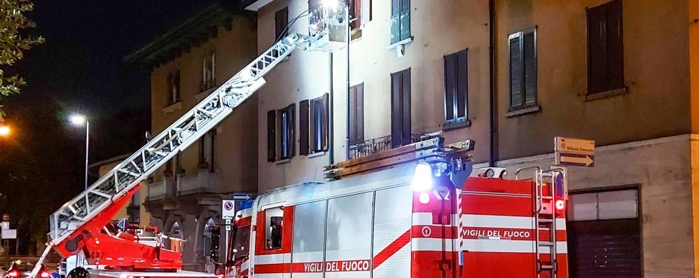 Soccorso persona piazza Roma Giussano. Strada chiusa e traffico deviato.