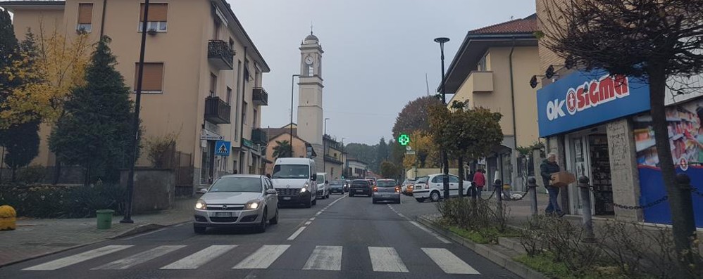Il corso Italia di Usmate Velate, uno dei tratti maggiormente trafficati del paese