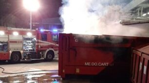 Villasanta incendio compattatore rifiuti via Vecellio centro commerciale
