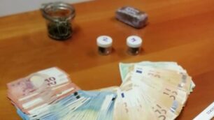 La droga e il denaro sequestrati