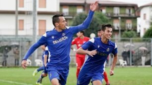 Calcio, Seregno - Carlos França esulta dopo il gol con Riccardo Zoia