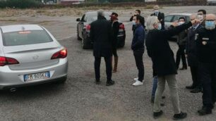 Il sopralluogo in viale Stucchi nella foto che il sindaco ha postato sul suo profilo Facebook