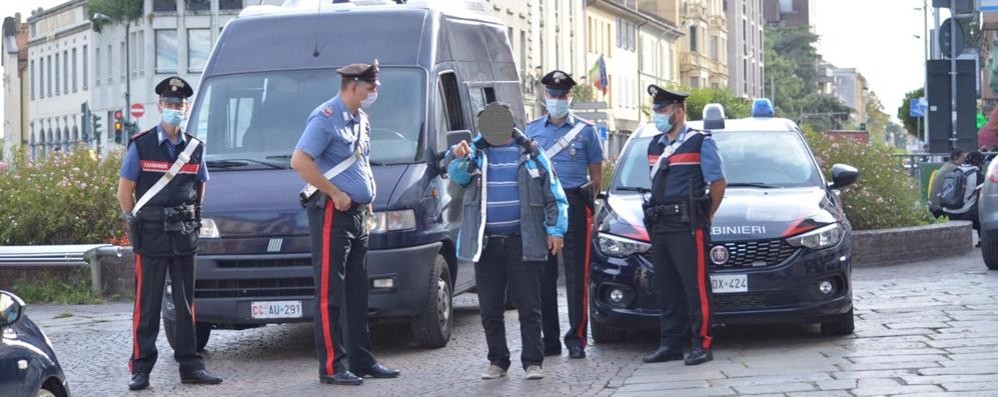 La stazione mobile dei carabinieri in largo Mazzini