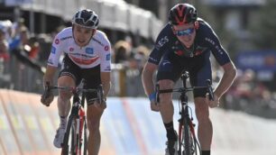 La vittoria al Sestriere di Tao Geoghegan Hart