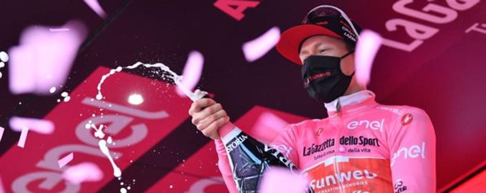 Wilko Kelderman è la nuova maglia rosa