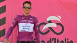 La maglia ciclamino di Arnaud Demare, vincitore anche sul traguardo di Rimini: quarto successo di tappa in questo Giro d’Italia 2020