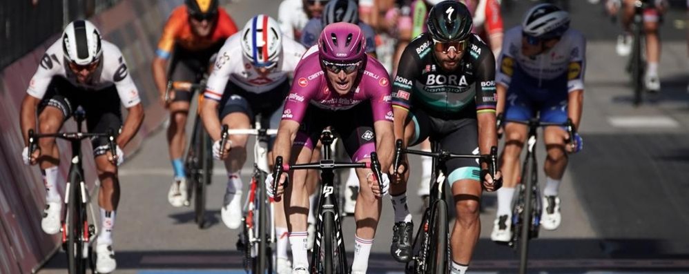 Lo sprint della tappa del Giro d’Italia