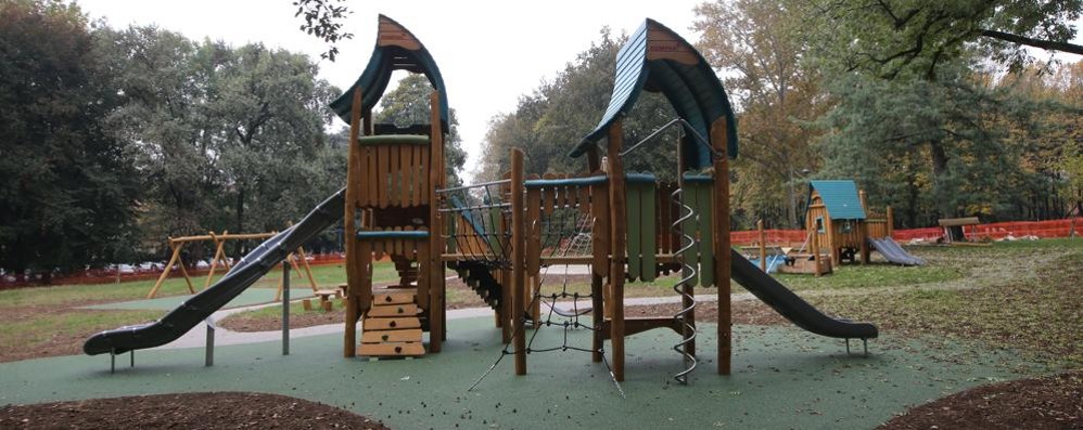 Allestimento parco giochi ai Boschetti reali di Monza