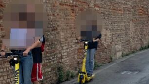 Monza, un monopattino in due: un fenomeno frequente tra i più giovani - foto di repertorio