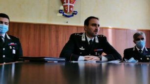 La conferenza stampa dei carabinieri della Compagnia di Monza, al centro il capitano Pierpaolo Pinnelli