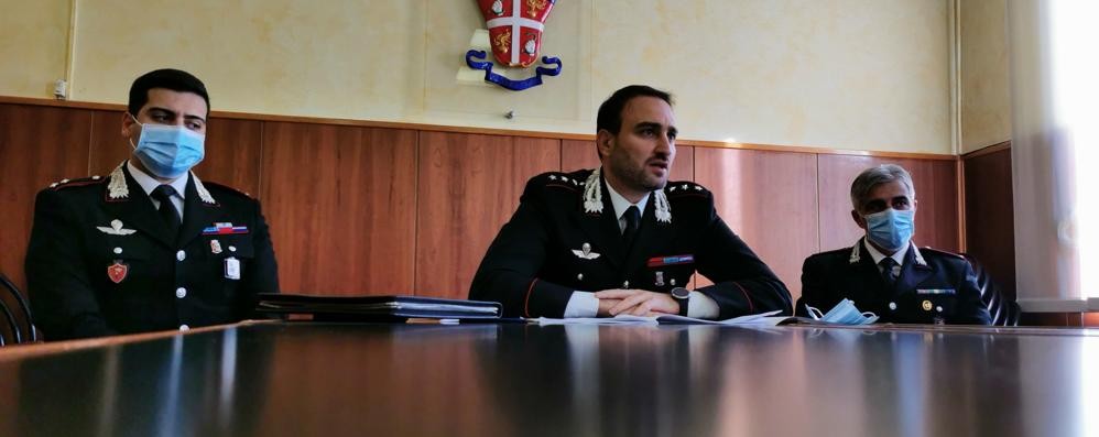 La conferenza stampa dei carabinieri della Compagnia di Monza, al centro il capitano Pierpaolo Pinnelli