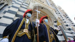 Monza: l’arcivescovo benedice la “nuova” facciata del Duomo