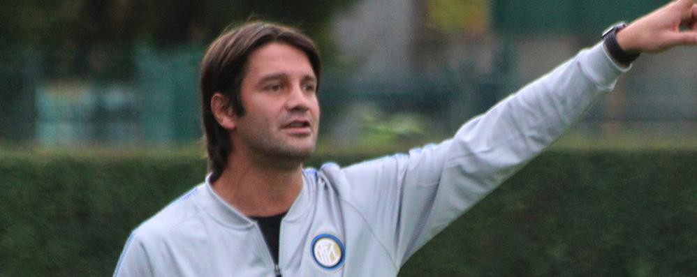 Il  mister dell'Inter Under 18 Christian Chivu