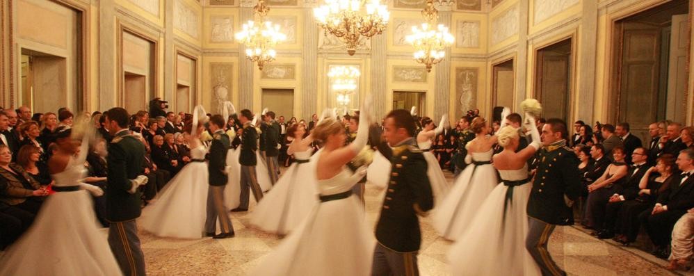Monza: un ballo nel salone della Villa reale