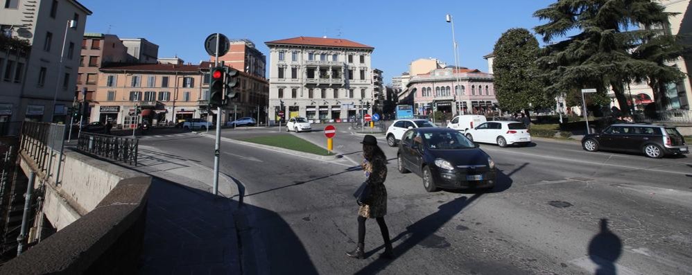 L’inizio di via Visconti da largo Mazzini