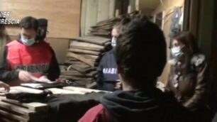 La perquisizione dei carabinieri a Usmate