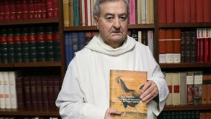 Seregno: il monaco benedettino olivetano dom Giovanni Brizzi autore del volume "Aanimali nelle tarsie" ( foto Volonterio)