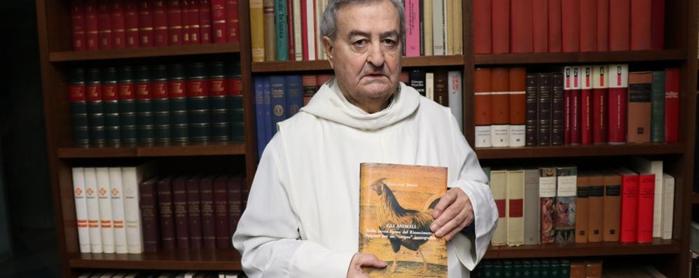 Seregno: il monaco benedettino olivetano dom Giovanni Brizzi autore del volume "Aanimali nelle tarsie" ( foto Volonterio)