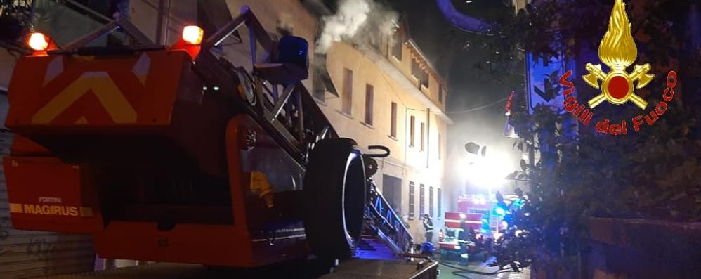 Biassono vigili del fuoco incendio cucina