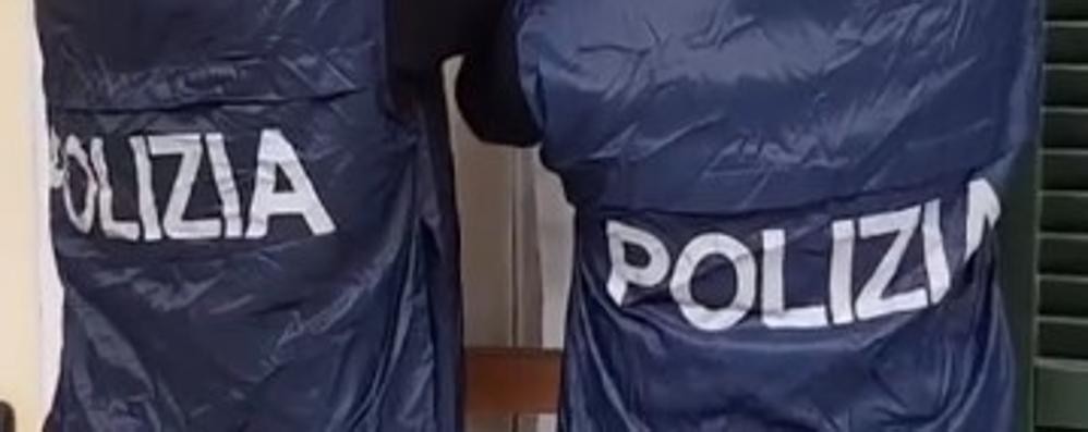 Due agenti di polizia