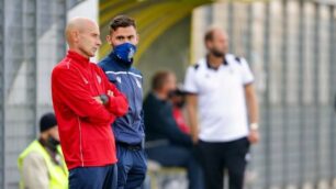 Seregno - Arnaldo Franzini, a sinistra, in panchina attende gli sviluppi della serie D